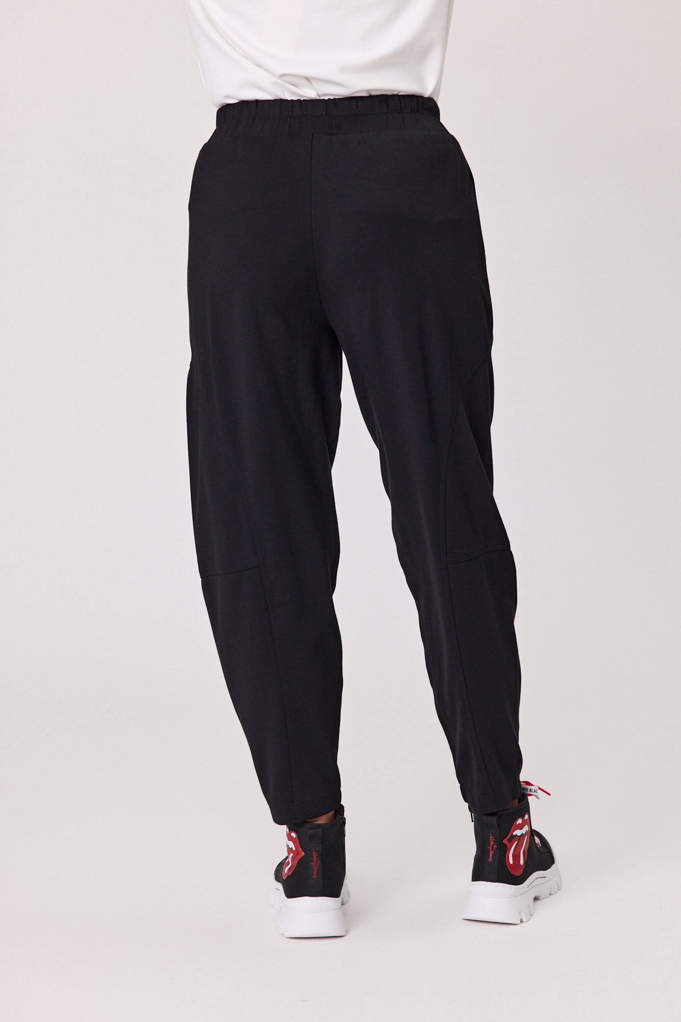 Black Barrel Pant