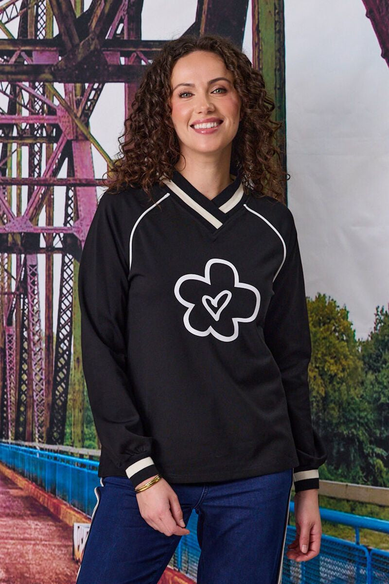 Black Daisy Sweatshirt