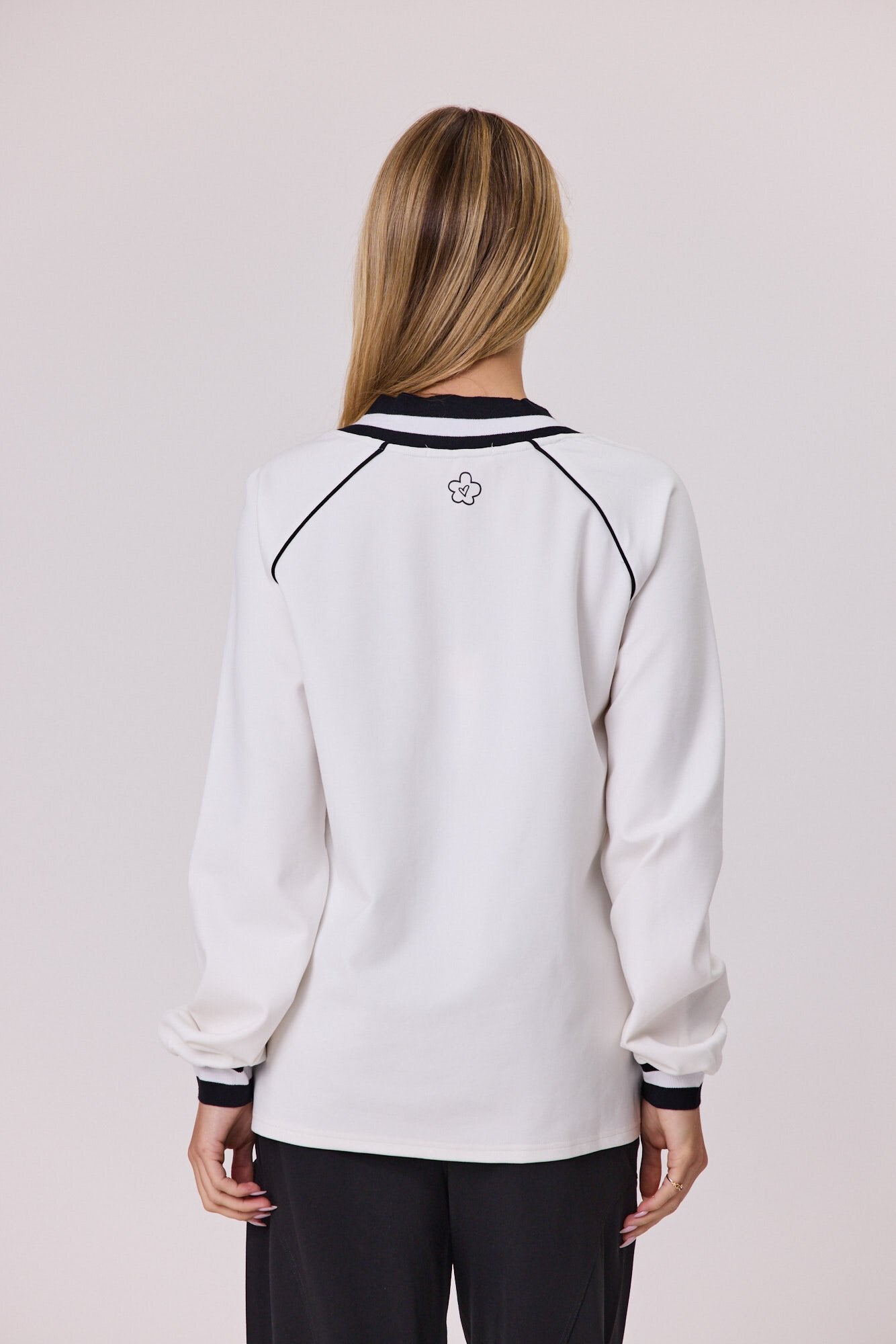 White Daisy Sweatshirt